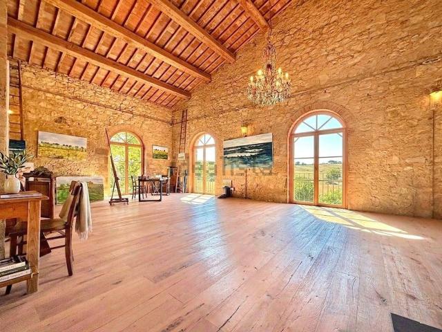 Rustici e casali in vendita di 300 m² in Via Collacchia
