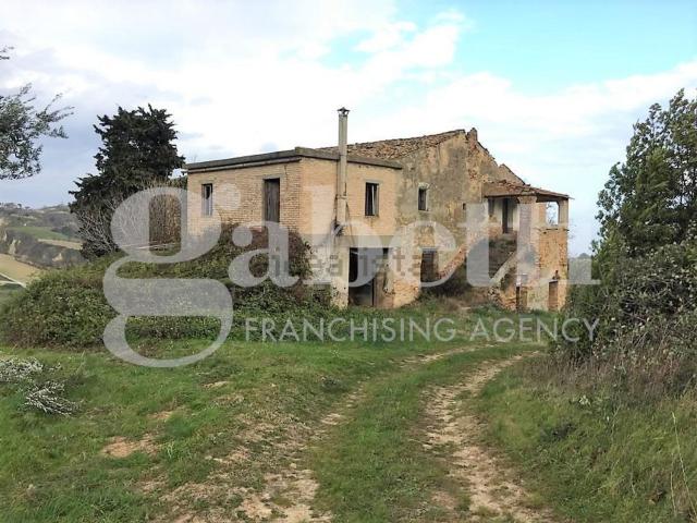 Rustici e casali in vendita di 300 m² in Via Colle in Su, 16