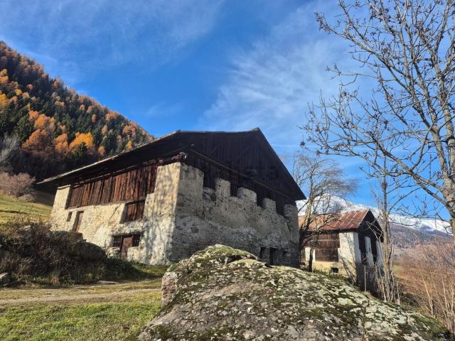 Rustici e casali in vendita di 300 m² in Via Contre