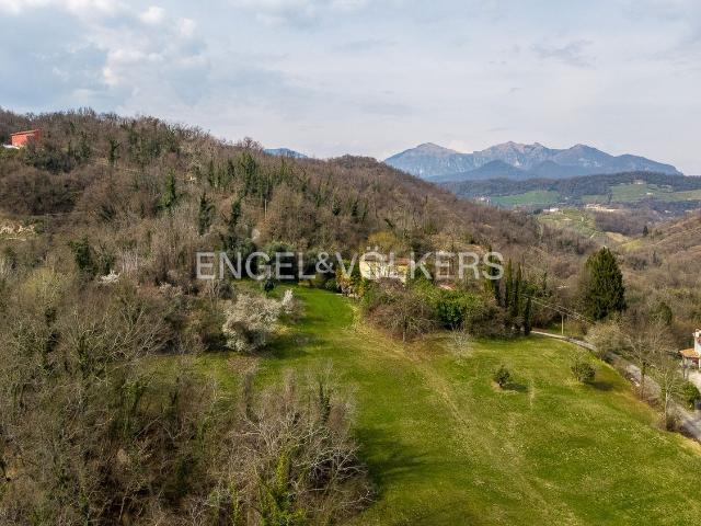 Rustici e casali in vendita di 300 m² in Via Costa de Val