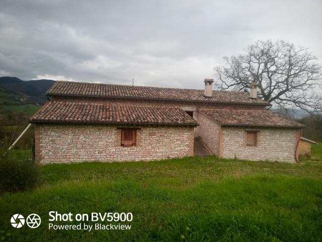 Rustici e casali in vendita di 300 m² in Via del Mulino