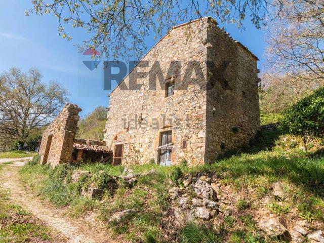 Rustici e casali in vendita di 300 m² in Via della Madonna
