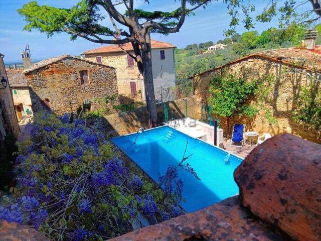 Rustici e casali in vendita di 300 m² in Via di Bacco