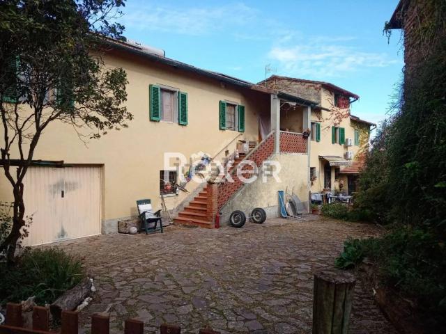 Rustici e casali in vendita di 300 m² in Via di Castel San Gimignano