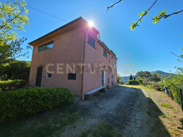 Rustici e casali in vendita di 300 m² in Via G. Matteotti