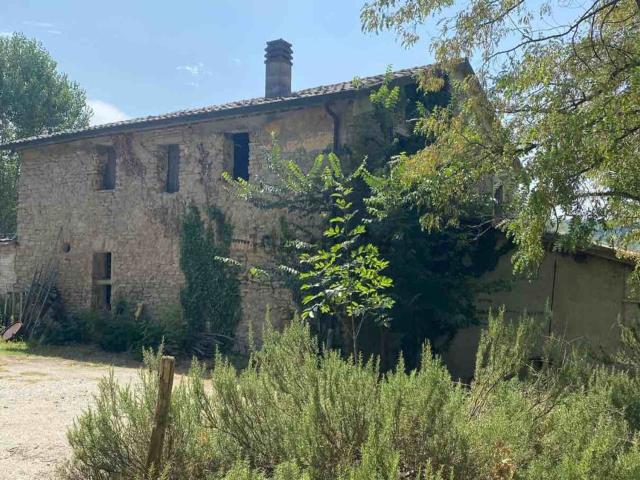 Rustici e casali in vendita di 300 m² in Via Gazzolina