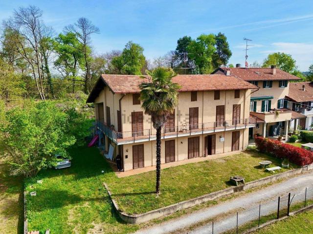 Rustici e casali in vendita di 300 m² in Via Giuseppe Nobile