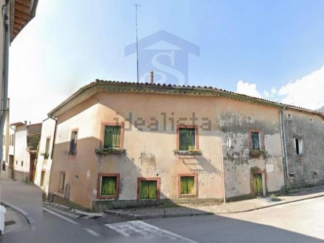Rustici e casali in vendita di 300 m² in Via Lunga