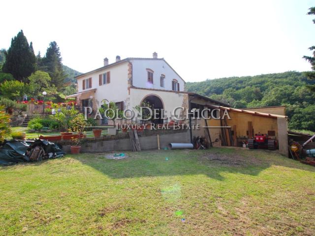 Rustici e casali in vendita di 300 m² in Via Parrana San Giusto