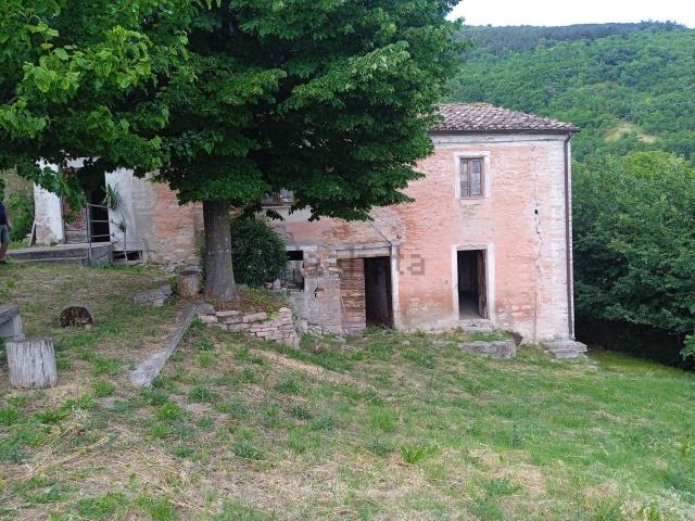 Rustici e casali in vendita di 300 m² in Via Pietralata, 23