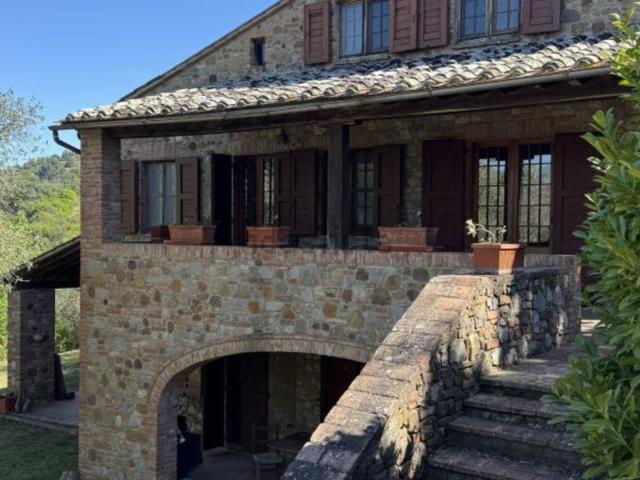 Rustici e casali in vendita di 300 m² in Via Pietro Vannucci, 103