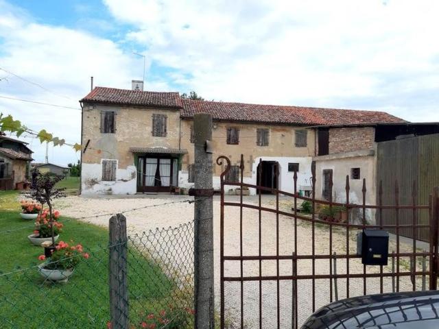 Rustici e casali in vendita di 300 m² in Via Pietro Mascagni