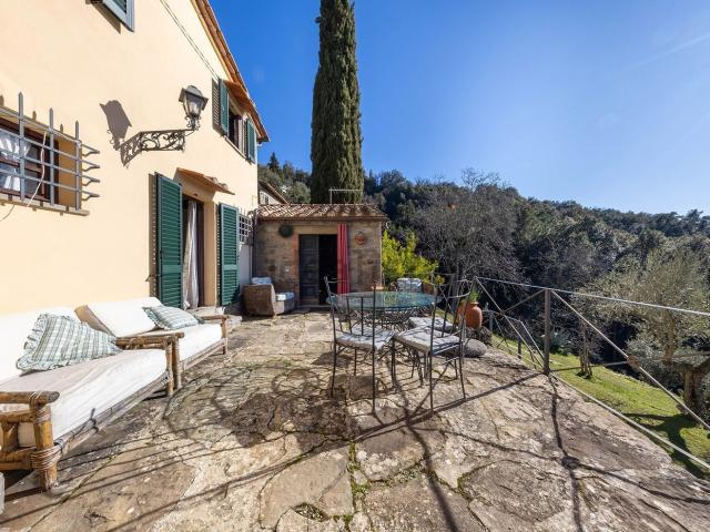 Rustici e casali in vendita di 300 m² in Via Porta Montanina
