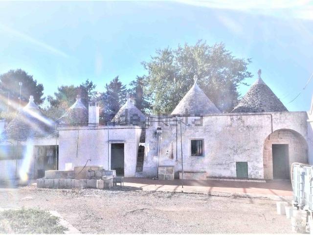 Rustici e casali in vendita di 300 m² in Via provinciale