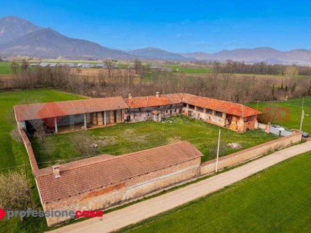 Rustici e casali in vendita di 300 m² in Via Rio Torto, 1