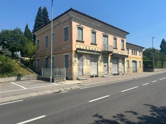 Rustici e casali in vendita di 300 m² in Via Roma, 40