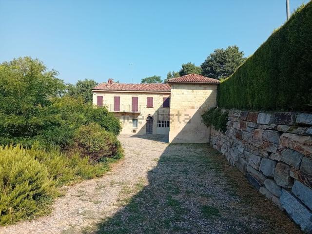 Rustici e casali in vendita di 300 m² in Via Roma