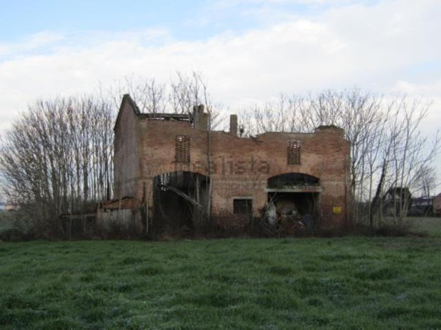 Rustici e casali in vendita di 300 m² in Via Romana