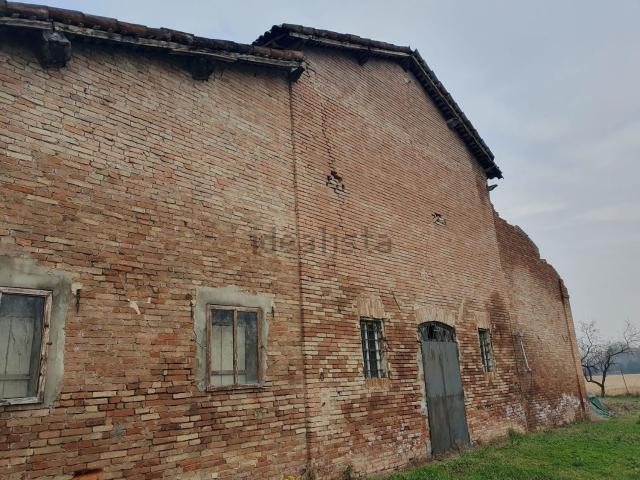 Rustici e casali in vendita di 300 m² in Via Tegagna