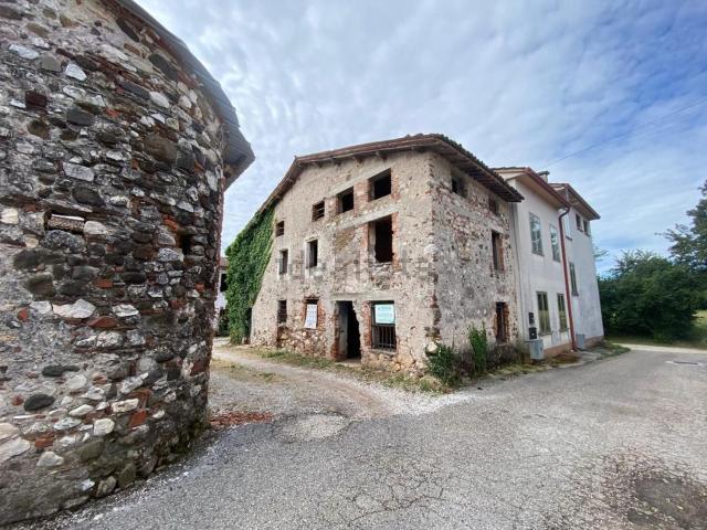 Rustici e casali in vendita di 300 m² in Via Vanzi, 4
