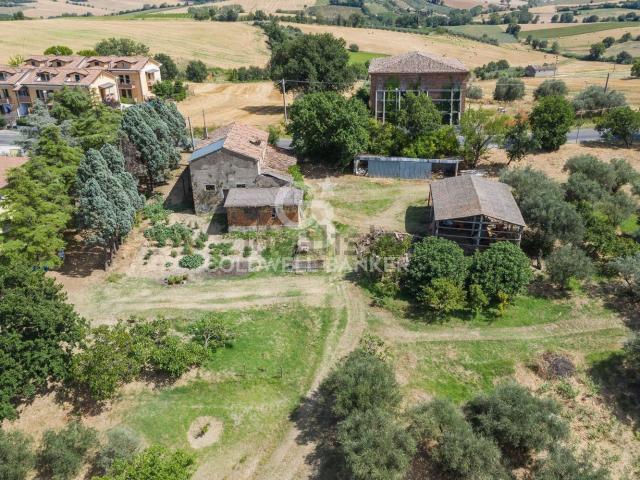 Rustici e casali in vendita di 301 m² in Via Cavallino