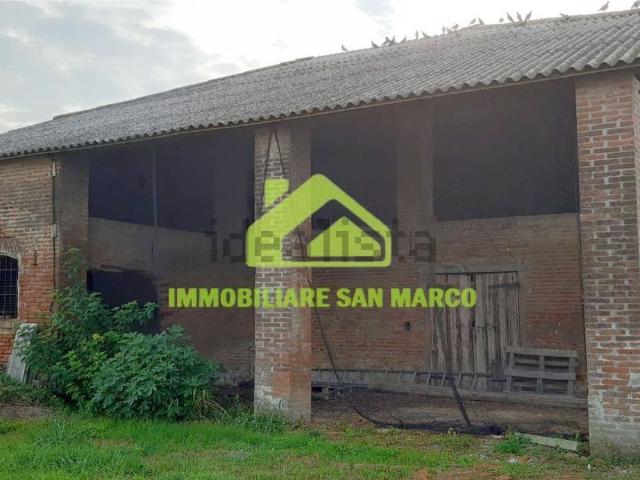 Rustici e casali in vendita di 301 m² in Via Cesare Battisti