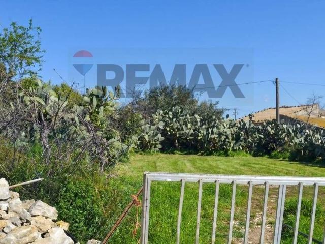 Rustici e casali in vendita di 30 m² in Via Romania