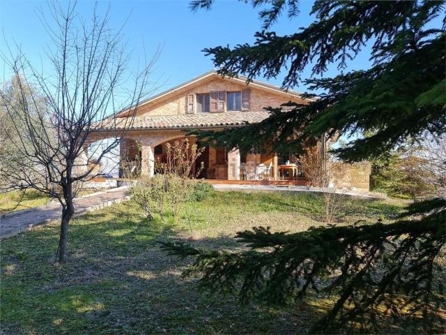 Rustici e casali in vendita di 316 m² in Via Maciolla