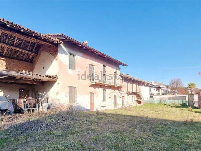Rustici e casali in vendita di 317 m² in Via Q. Sella, 22