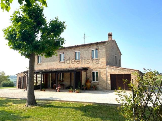 Rustici e casali in vendita di 319 m²