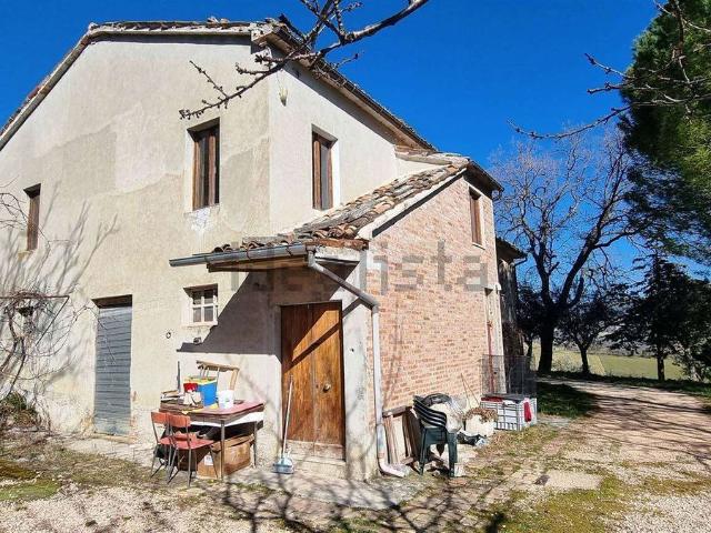 Rustici e casali in vendita di 310 m²