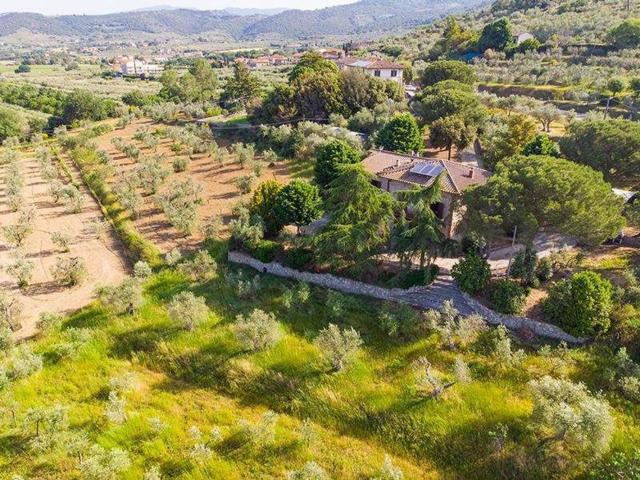 Rustici e casali in vendita di 310 m²