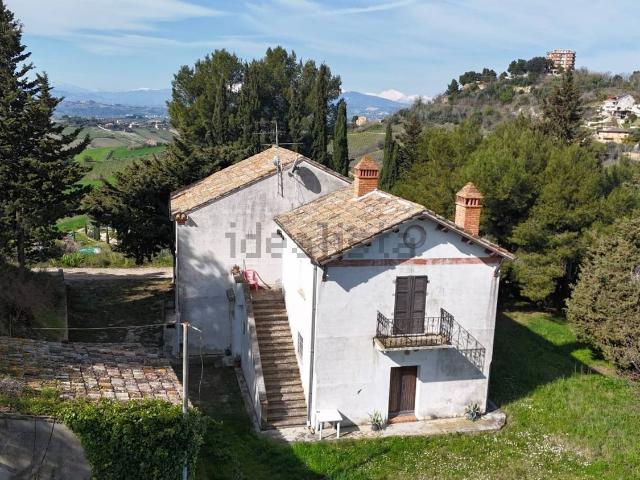 Rustici e casali in vendita di 310 m² in Contrada Fonte Pezzana