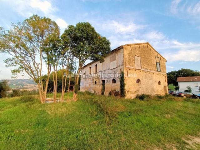 Rustici e casali in vendita di 310 m² in Strada Picciano