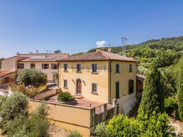 Rustici e casali in vendita di 310 m² in Via Boccaccio