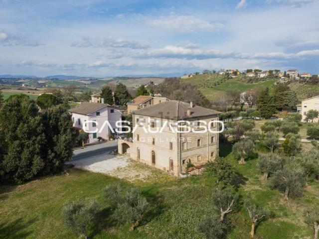 Rustici e casali in vendita di 324 m² in Via XXV Aprile