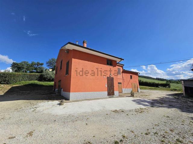 Rustici e casali in vendita di 325 m²