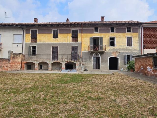Rustici e casali in vendita di 325 m²