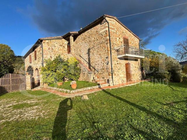 Rustici e casali in vendita di 325 m² in Via Massetana Sud, 8