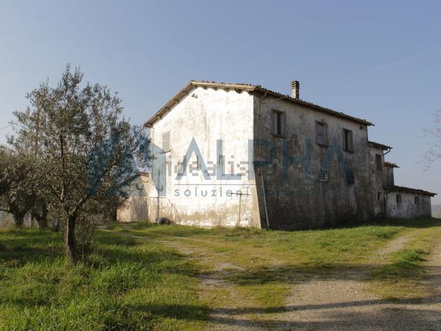 Rustici e casali in vendita di 326 m² in Via Vicinale Monte Granello