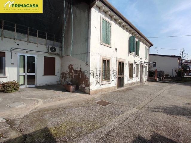 Rustici e casali in vendita di 329 m²