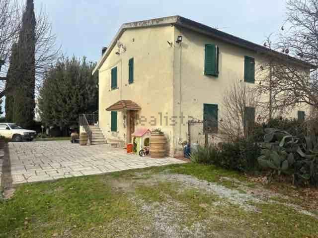 Rustici e casali in vendita di 320 m²