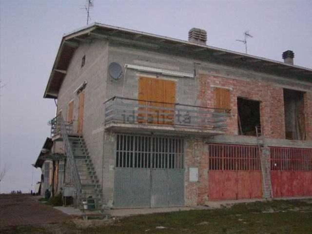 Rustici e casali in vendita di 320 m²