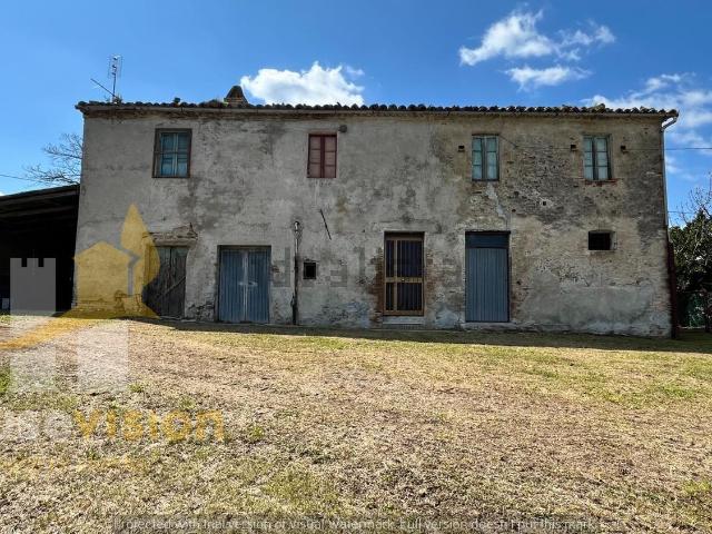 Rustici e casali in vendita di 320 m²