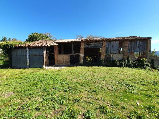 Rustici e casali in vendita di 320 m² in Frazione Moscano