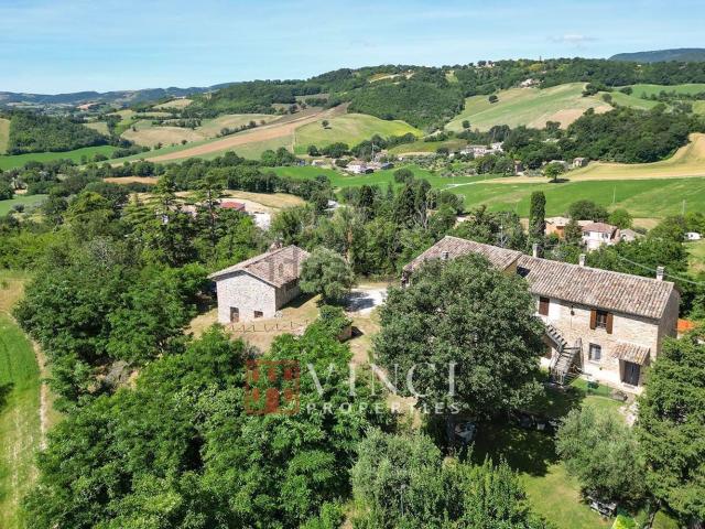 Rustici e casali in vendita di 320 m² in Strada Provinciale 2