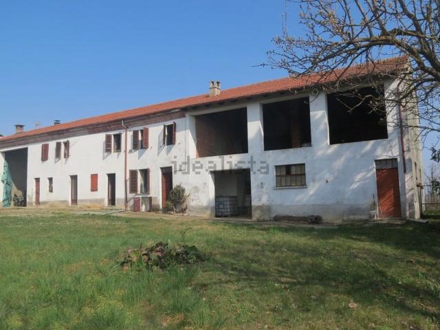 Rustici e casali in vendita di 320 m² in Piazza dei Lupi