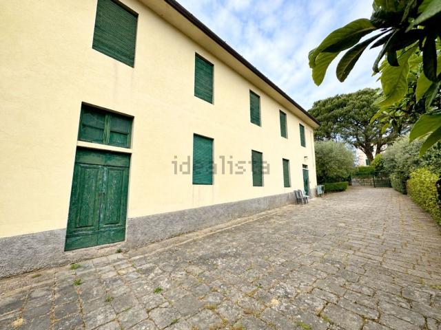 Rustici e casali in vendita di 320 m² in Via Amendola