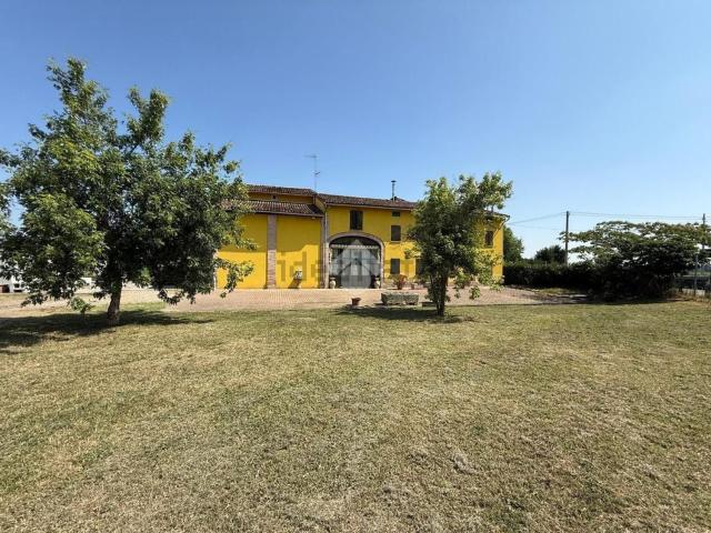 Rustici e casali in vendita di 320 m² in Via dell&apos Industria, 1