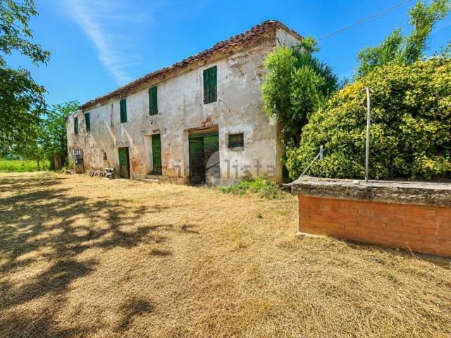 Rustici e casali in vendita di 320 m² in Via Gualdello, 4